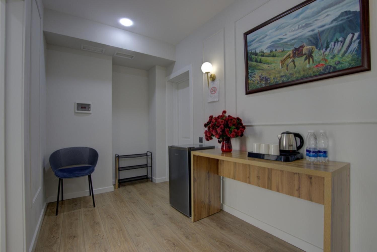 Aisha Hotel Bishkek Exterior photo